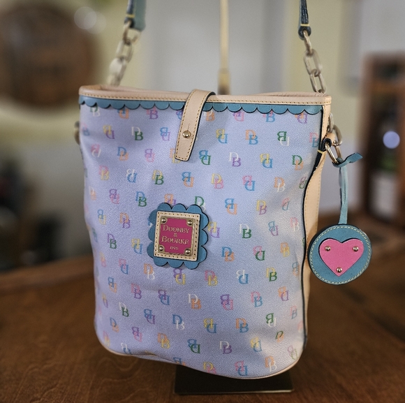 Dooney and Bourke Bucket bag EUC - Picture 1 of 9